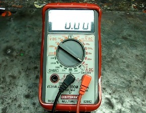 اندازه گیری مقدار آمپر یک باتری با مولتی متر دیجیتال