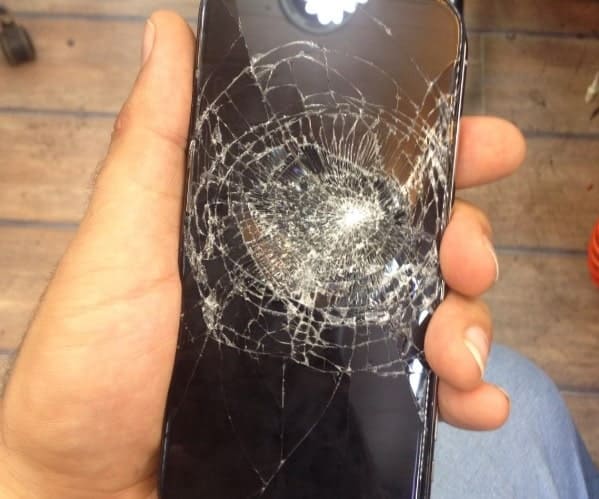 تعمیر کار موبایل گلس شکسته شده آیفون